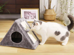 Arbre à chat triangulaire pour chat